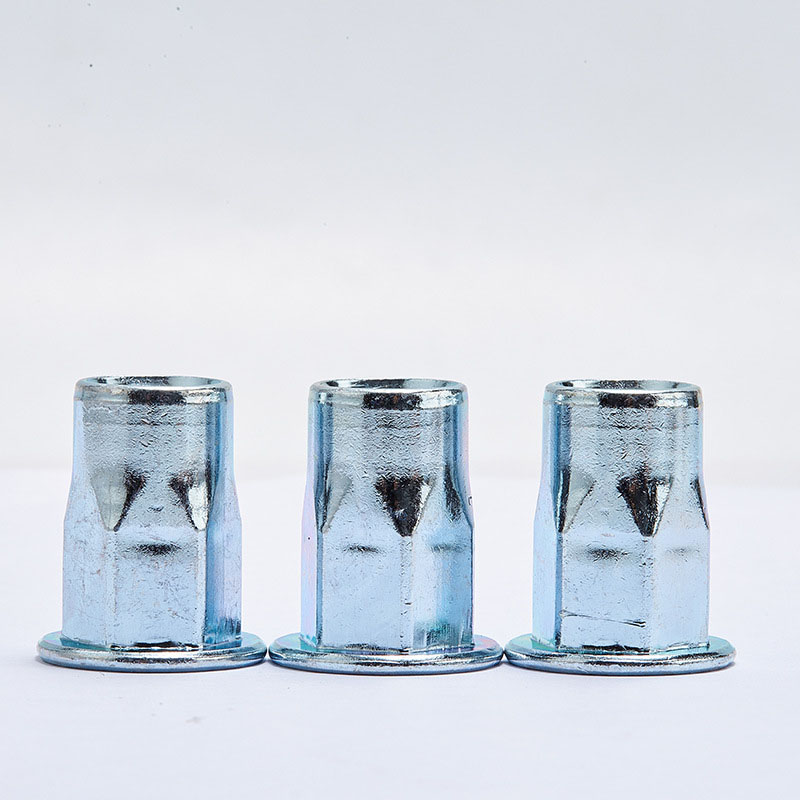 Tuerca remachable hexagonal de bloqueo