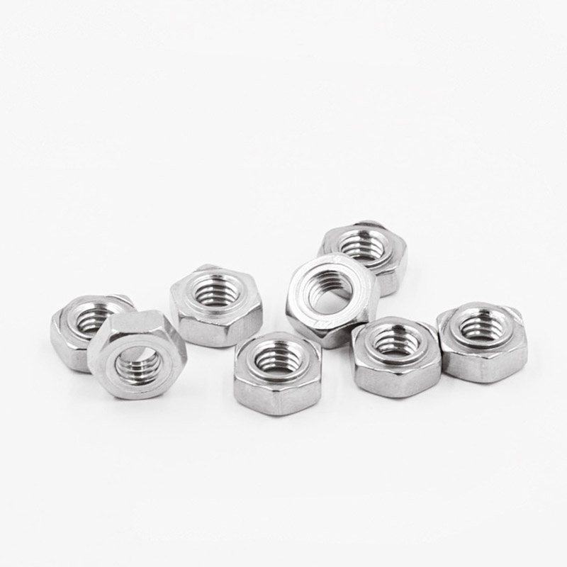 Tuercas hexagonales soldadas por puntos