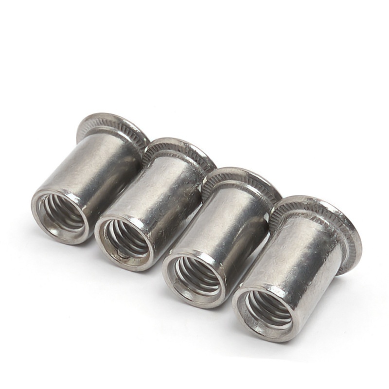 Asegure las nueces remachadas de la cabeza avanzada roscada