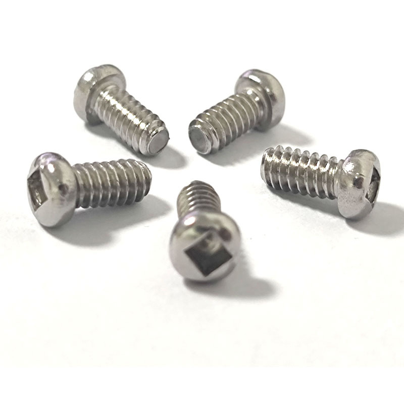 Tornillo de cabeza de sartén ranurado cuadrado